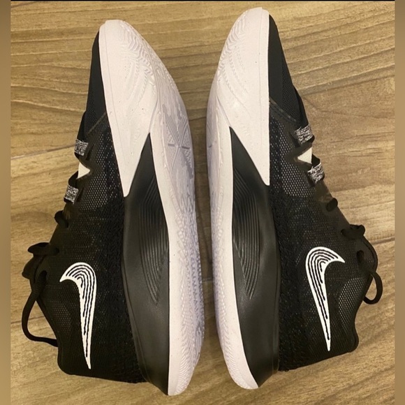 NWOT Nike Kyrie Flytrap6  Size 9
DM1125-001 - Picture 4 of 12